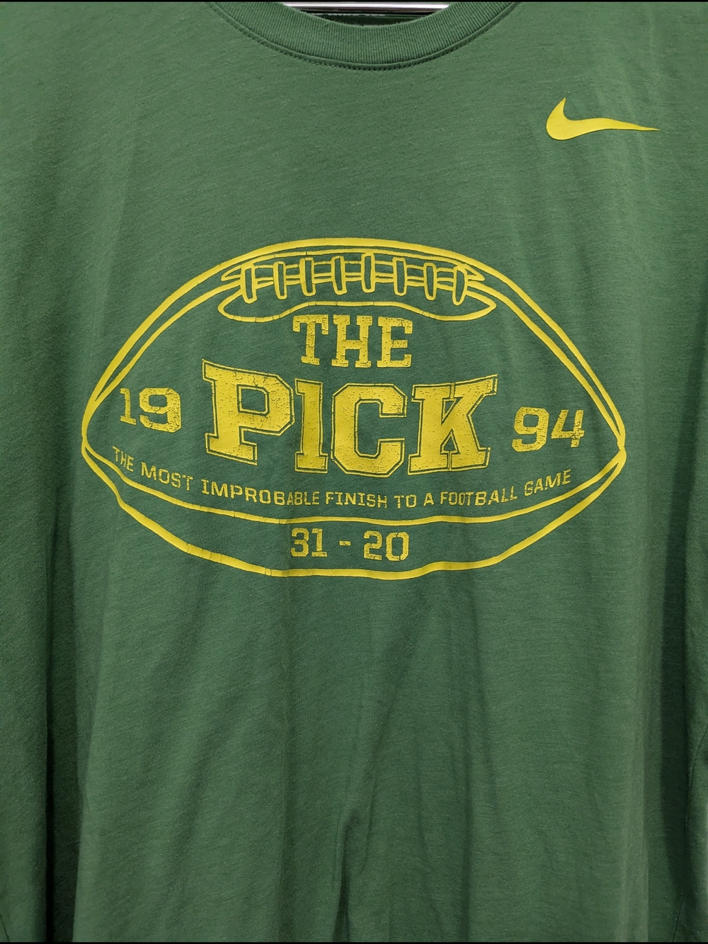 Nike Men’s Green 'The Pick' Graphic T-Shirt - Picture 4 of 12